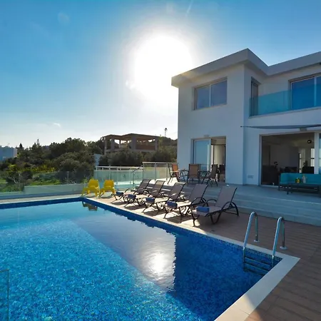 Aetopetra Villa *