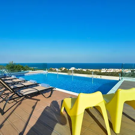 Aetopetra Villa *